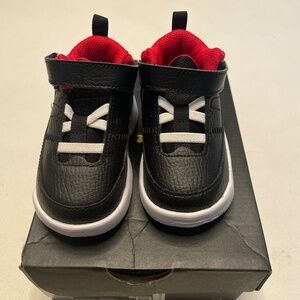 Jordan Max Aura 3  (Black  & Red) size 5c